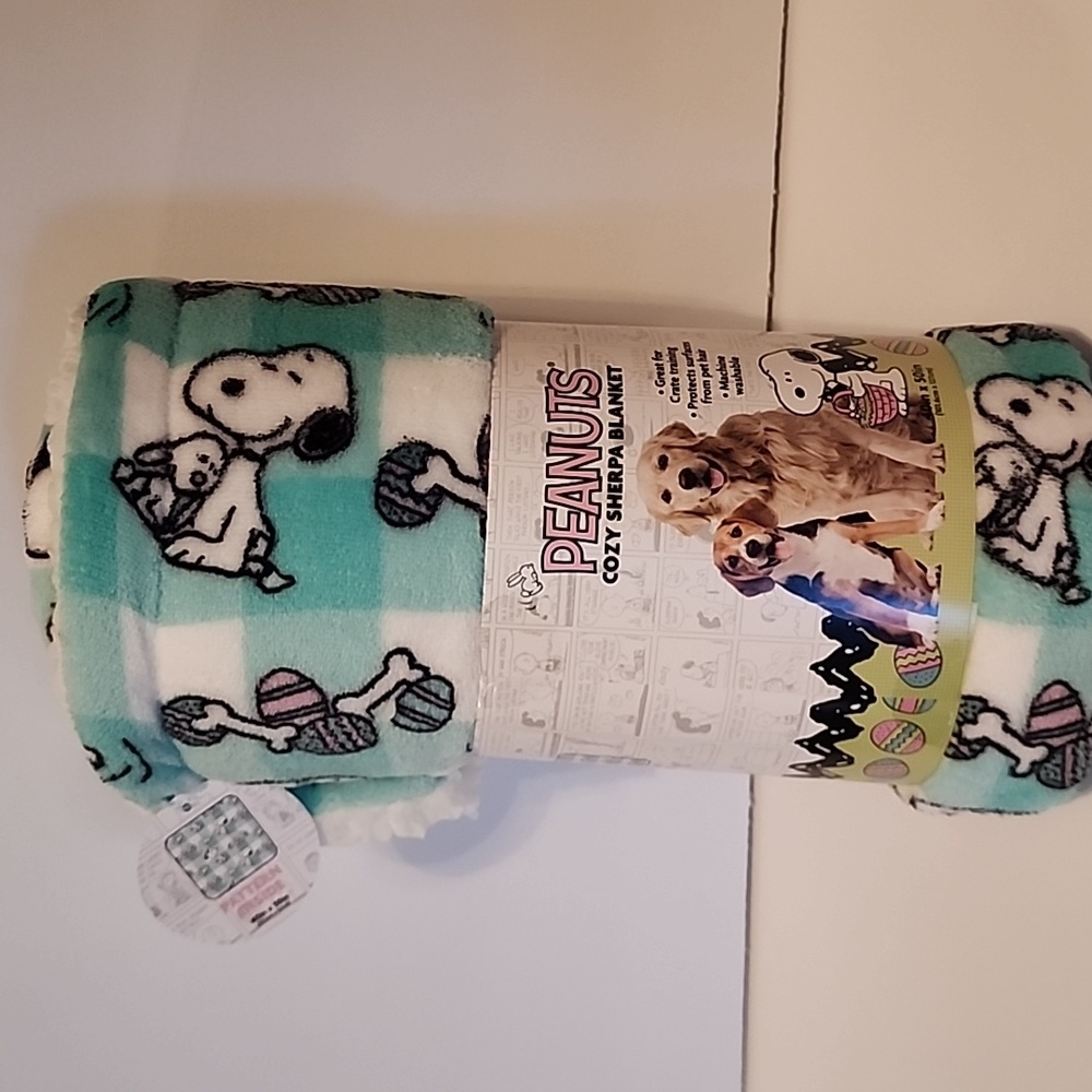 PEANUTS Cozy Sherpa Blanket